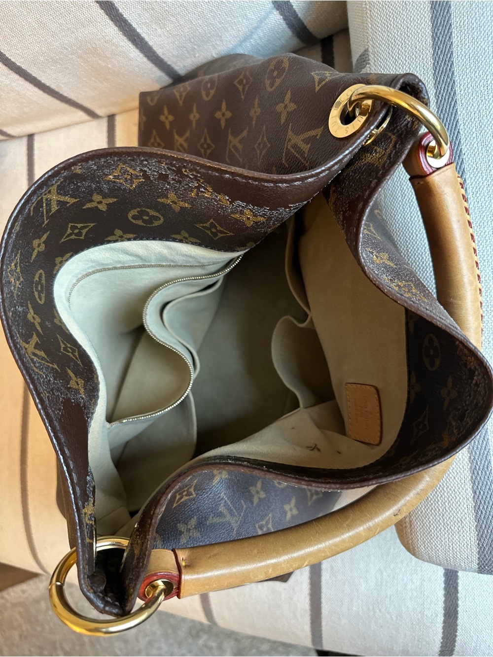 Louis Vuitton Monogram Canvas Shoulder Bag with Vachetta Handle - Picture 6 of 10